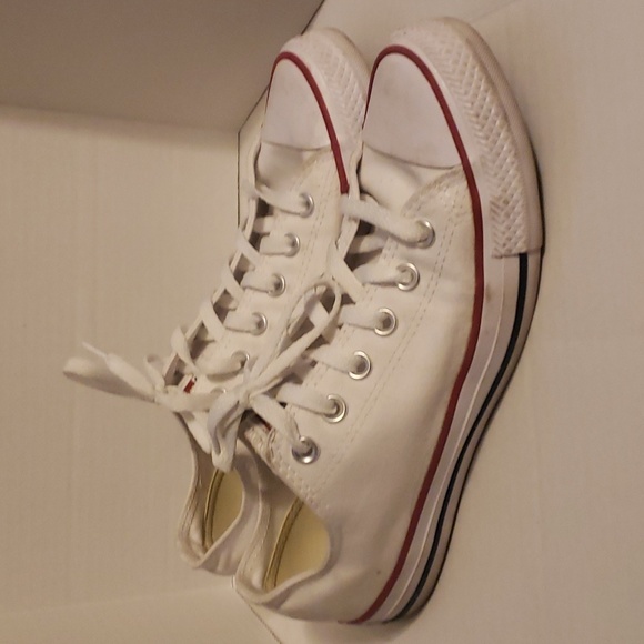Converse Chuck Taylor All Star Classic Low Top White Sneaker Mens 7  Womens 9 - Picture 2 of 4
